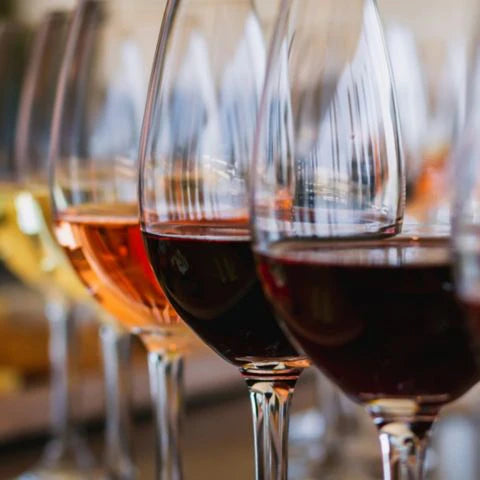 ワインは何種類ある?製法別に代表的なワインやブドウ品種を紹介